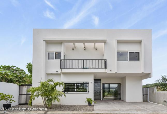 Houses in 500 Calle Estaciones  