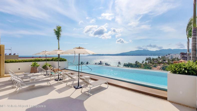 Condos in 113 Lazaro Cardenas  