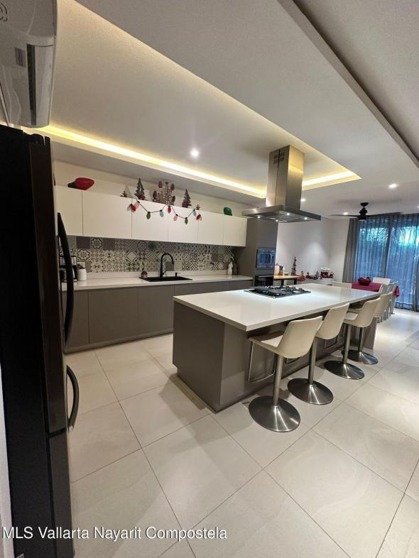 Houses in 153 C Calle Colibri  