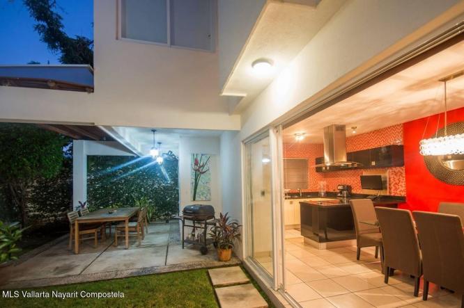 Houses in 525 Prisciliano Sanchez  