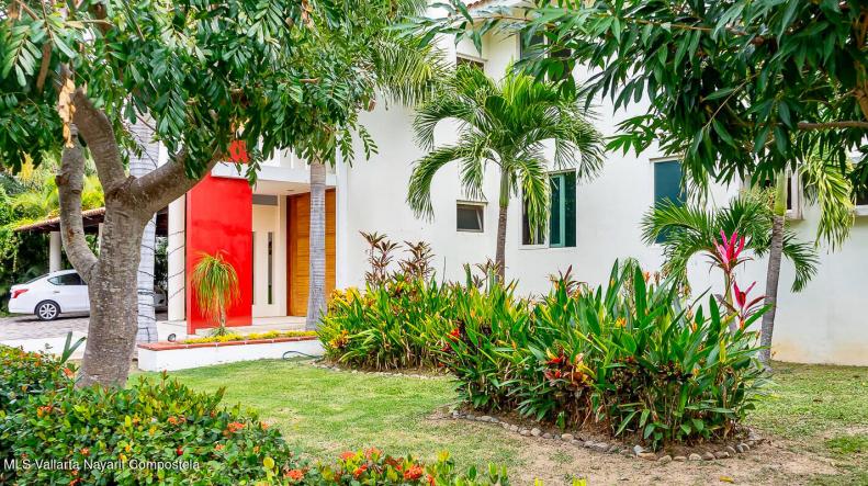 Houses in 53 Paseo de las Gaviotas  