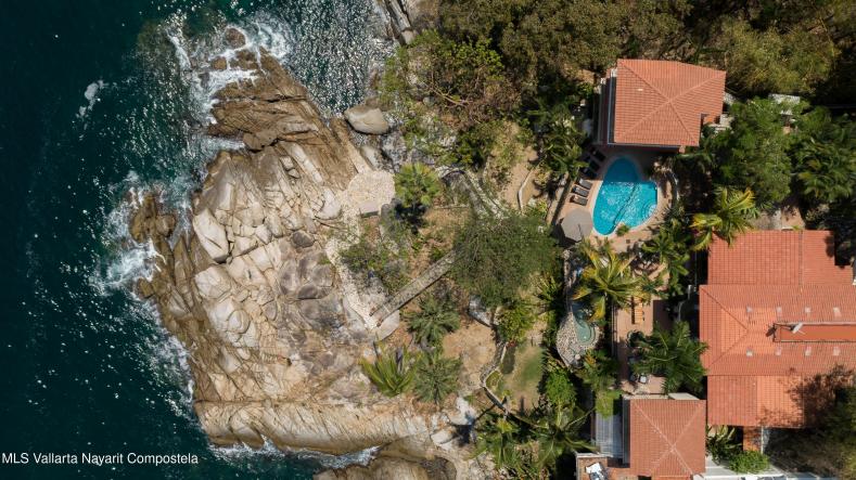 Houses in 5594 Carr. Barra de Navidad 14.4 KM  