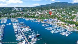 Houses in 57 Camaron  