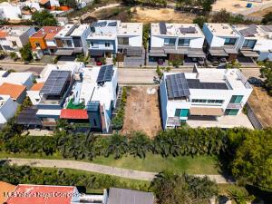 Land in 574 Av. Mexico Nte  