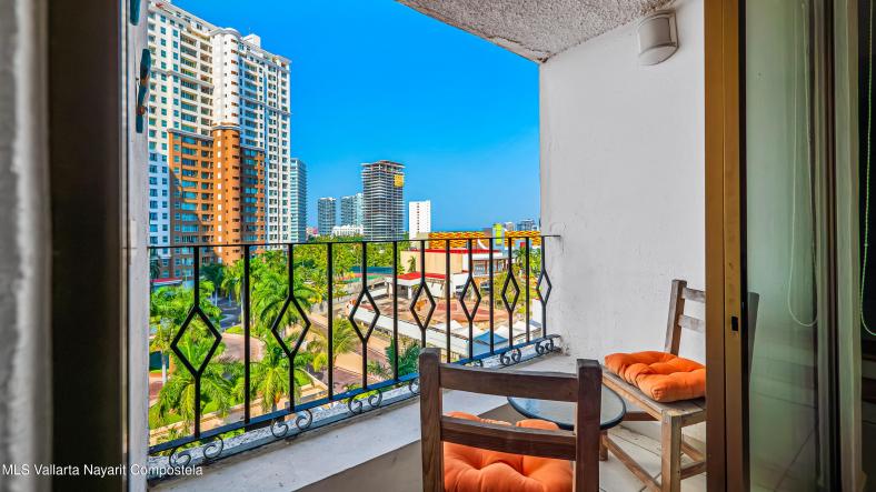 Condos in 2467 Av. Francisco Medina Ascencio  