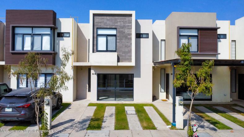 Houses in 619 Carena  