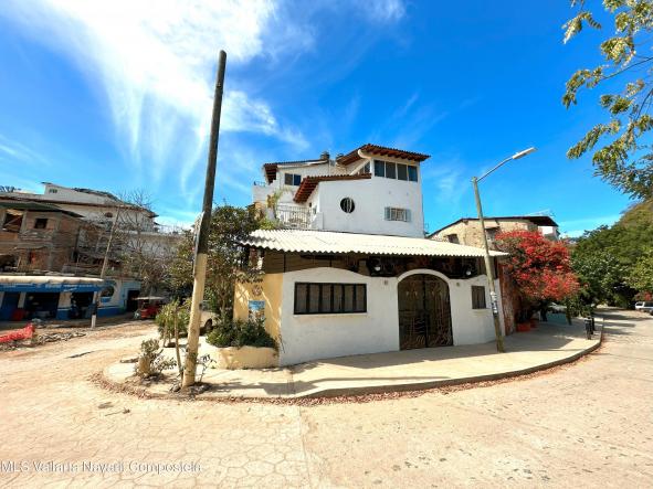 Commercial in 625 Lazaro Cardenas  