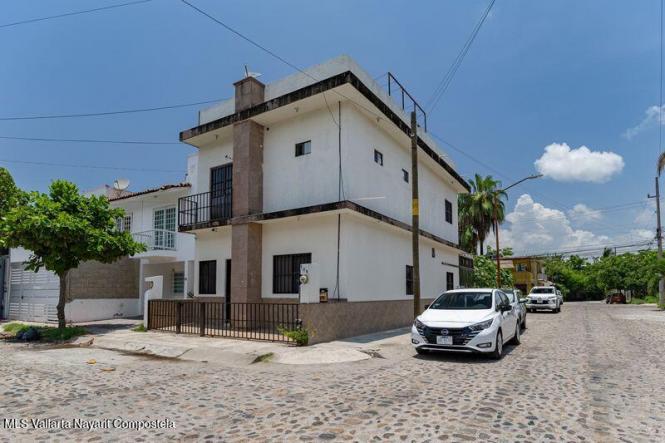 Houses in 635 Marina Real  