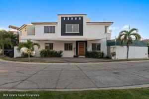 Houses in 64 Cardenal Coto Los Cedros  