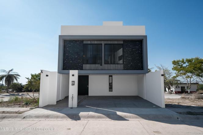 Houses in 652 Vista del Sol  