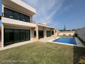 Houses in 690 Carrt. Bucerias-Valle  