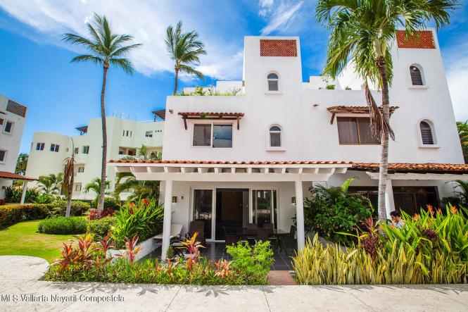Houses in 54 Paseo de los Cocoteros  