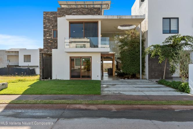 Houses in 70 Delfines  