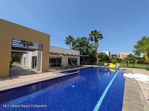 Houses in 574 Avenida Mexico  