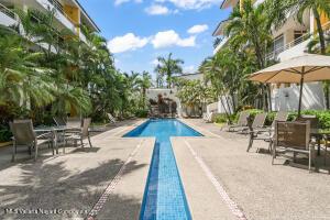 Condos in 1 Av. Las Palmas  