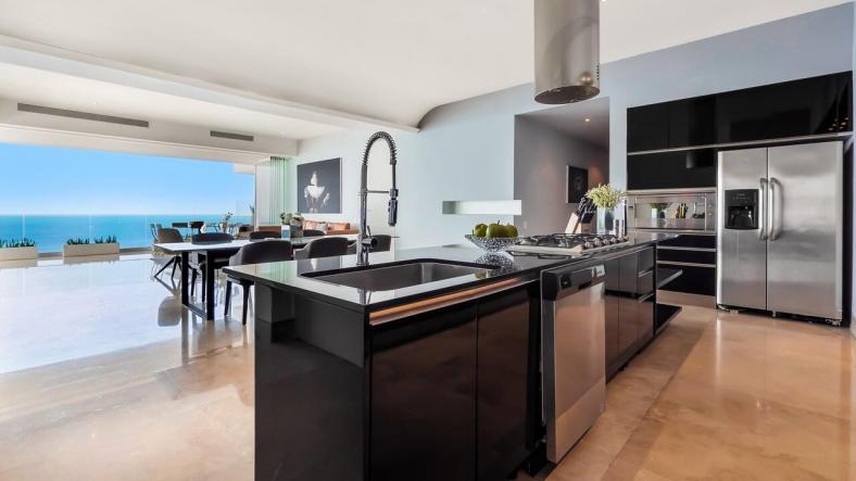 Condos in 248 Gardenias  