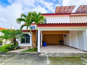 Houses in 9 Rtno de las Mariposas  