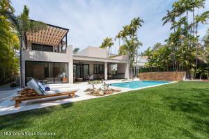 Houses in 93 TULIPANES  