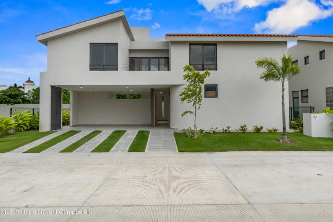 Houses in 145 Blvd.  Nayarit  