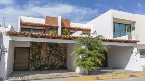 Houses in 9A Privada de Rinconada Privada 