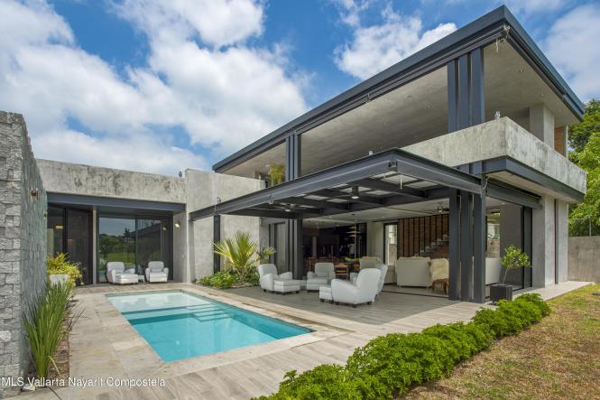 Houses in 9A Vista del Lago Poniente  