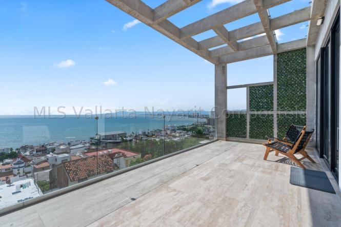 Condos in 799 Lirios  