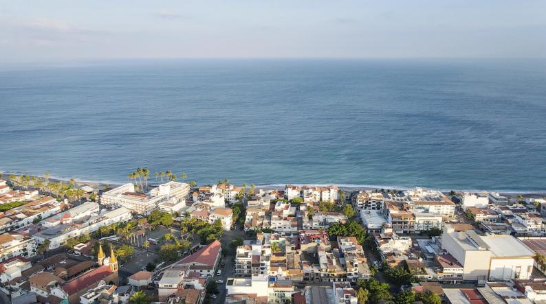 Condos in 799 Lirios  