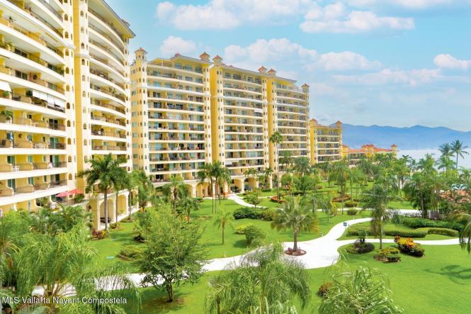 Condos in 625 BLV Francisco Medina Ascencio Bay View Grand 