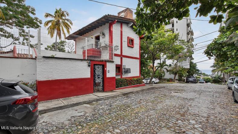 Houses in Corner Abasolo and Carmen Serdan  