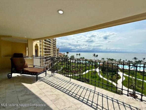 Condos in 625 Albatros  