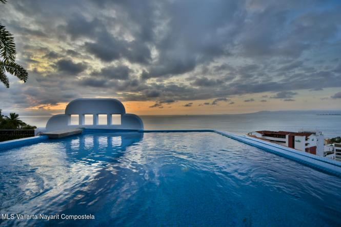 Condos in 131 CALLE LAS HORTENCIAS  