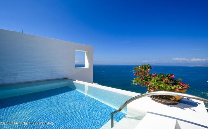 Condos in 179 PRL. PSO DE LAS CONCHAS CHINAS  