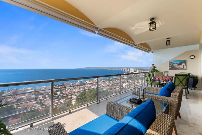 Condos in 823 Lirios  