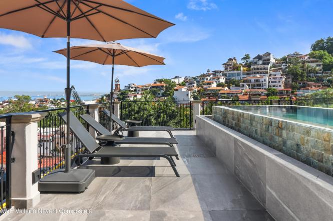 Condos in 374 Aquiles Serdan  