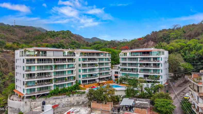 Condos in 889 Prol Bracilia  