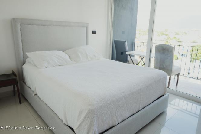 Condos in 360 Maria Montessori  