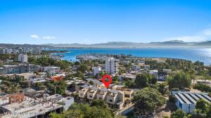 Houses in 11 Calle Sierra  