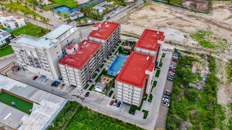 Condos in 210 MEXICO AV. 