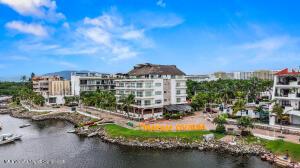 Commercial in 42 16 de Septiembre  