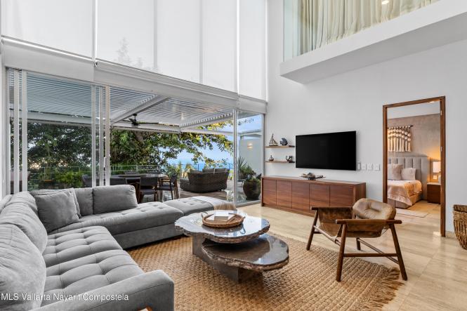 Condos in 164 C Hortencias  